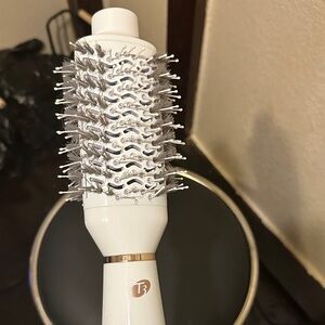 T3 Luxe White and Gold Round Hair Brush